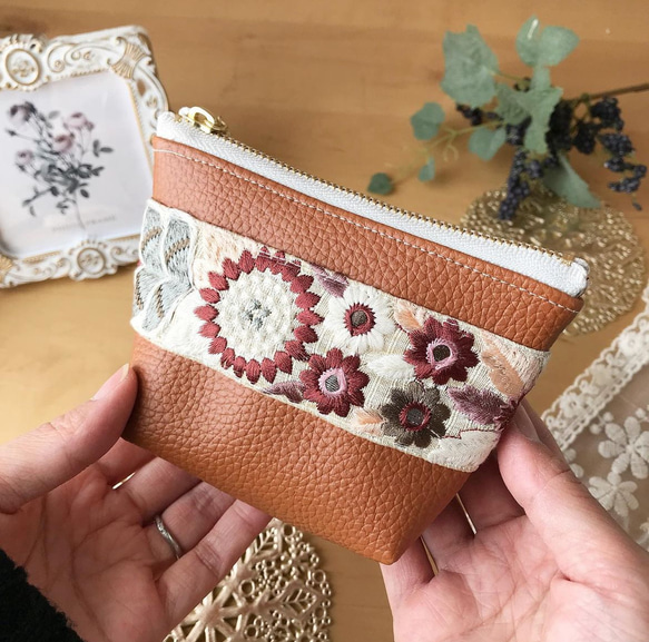 ポケットティッシュ入れ付き　インド刺繍　ミニポーチ 3枚目の画像