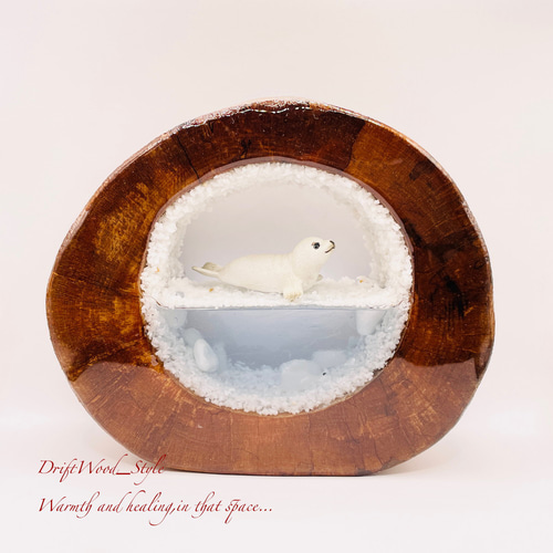 一つ限りの流木アート 流氷のゴマフアザラシ ジオラマ 流木