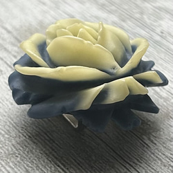 ビンテージ素材のブルーグラデの薔薇の帯留め「Rose・sky」 3枚目の画像