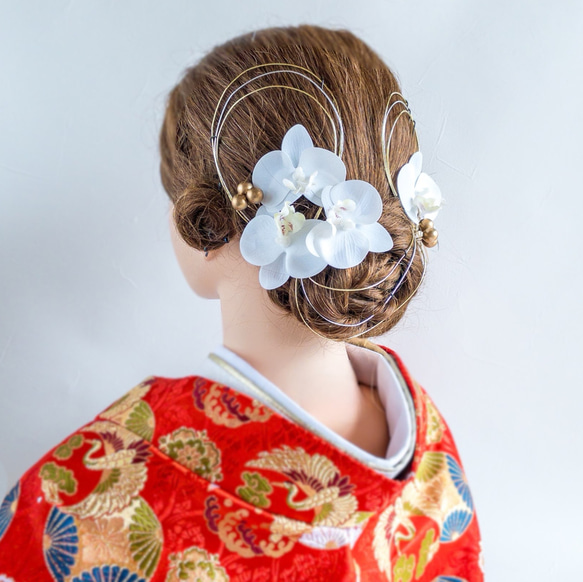 小さい胡蝶蘭の髪飾り 成人式・結婚式・卒業式に 白 和風 和装 アーティフィシャルフラワー 3枚目の画像