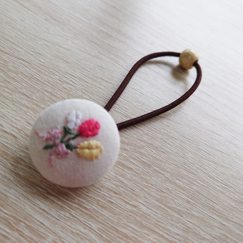 手芸小物》くるみボタンのヘアゴム/お花の刺繍/チューリップ/プチ