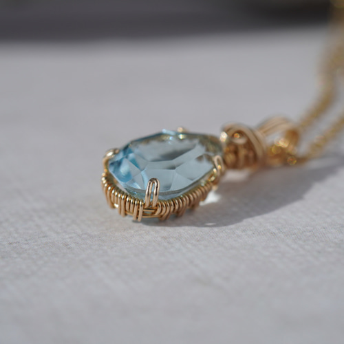 ブルートパーズ ブルーサファイア ペンダントトップ ワイヤージュエリー ブルートパーズ ブルーサファイア ペンダントトップ ワイヤー