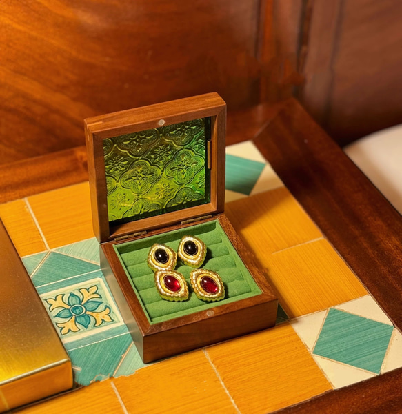 ヴィンテージスタイル!! コンパクト木製ケース 指輪・リングケース アクセサリー収納 花柄 インテリア飾り 2枚目の画像