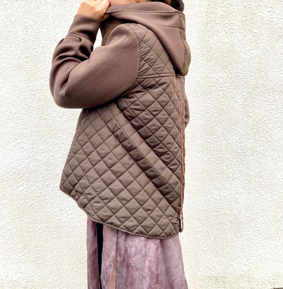 ⭐️inahomayu⭐️大人のブラウン　ジャガード＋キルトタフタ　スリットジャケット　春秋冬　個性的　パーカー 1枚目の画像