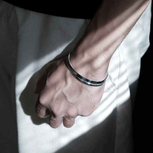 シルバー ダイヤモンド　ブルーダイヤ　バングル 唐草バングル シルバーバングル 平打ちバングル ターコイズバングル