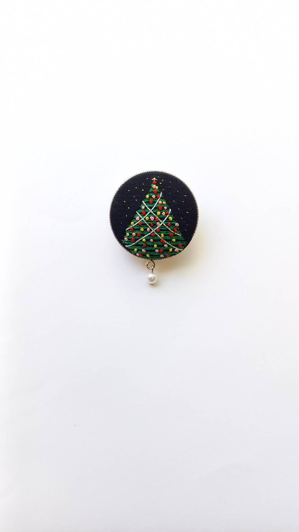 日本刺繍クリスマスツリー帯留め 2枚目の画像