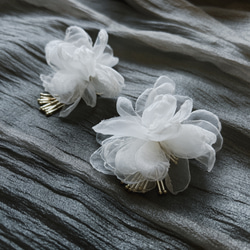 ブライダルアクセサリー　イヤリング　シフォン　大ぶりピアス　ブライダル　結婚式　花　フラワー　ロングピアス　 2枚目の画像