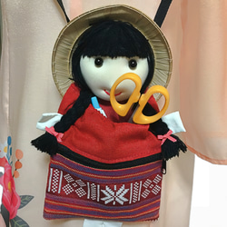 ベトナムの民族雑貨 すげ笠をかぶった女の子のお人形ポーチ レッド２ 9枚目の画像