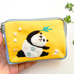 再販「体操パンダ」手刺繍。コスメポーチに。モバイルグッズ整理に 6枚目の画像