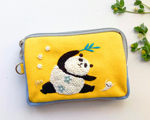 WポーチM「体操パンダ」手刺繍。コスメポーチに。モバイルグッズ整理に