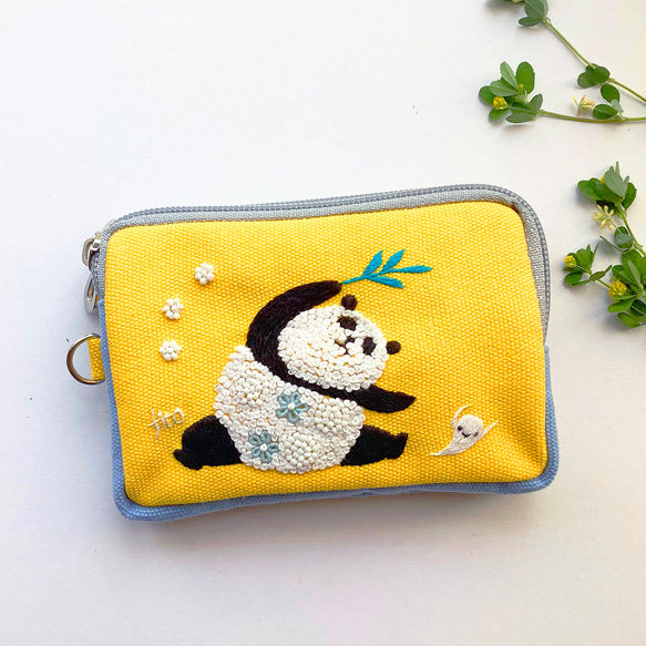 再販「体操パンダ」手刺繍。コスメポーチに。モバイルグッズ整理に 1枚目の画像