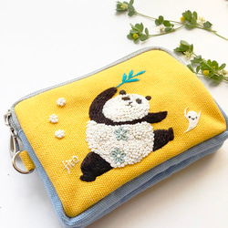 再販「体操パンダ」手刺繍。コスメポーチに。モバイルグッズ整理に 2枚目の画像