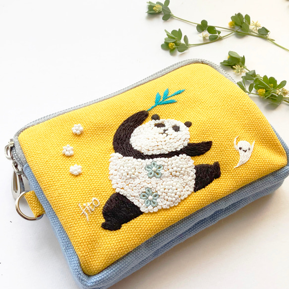 再販「体操パンダ」手刺繍。コスメポーチに。モバイルグッズ整理に 2枚目の画像