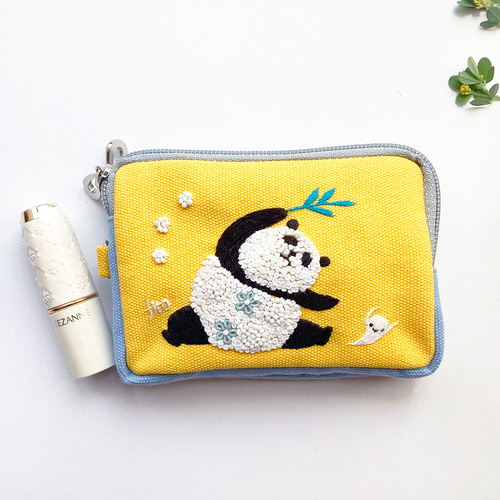 WポーチM「体操パンダ」手刺繍。コスメポーチに。モバイルグッズ整理に