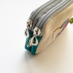 再販「釣りするネコ」手刺繍。コスメポーチに。モバイルグッズ整理に。 5枚目の画像