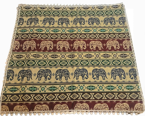 ベトナムの民族雑貨 クッションカバー 中南部少数民族の伝統的デザイン