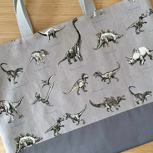 オーダー受付中　入園入学準備レッスンバックetc　恐竜大行進グレー オーダー受付中 入園入学準備レッスンバックetc 恐竜大行進グレー 恐竜