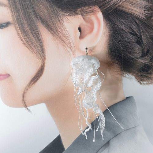 光るオーガンジーのクラゲ／耳飾り・髪飾り（単品）【受注制作