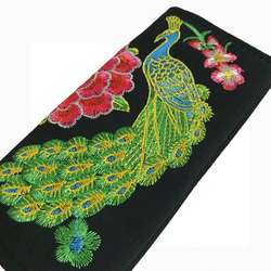 ベトナムの民族雑貨 刺繍長財布 クジャク 2枚目の画像