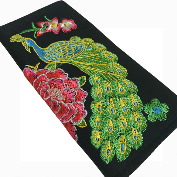 ベトナムで購入した刺繍の絵。半額で ベトナム シルク刺繍絵 Mr. クオック・スー作品 ホワイト