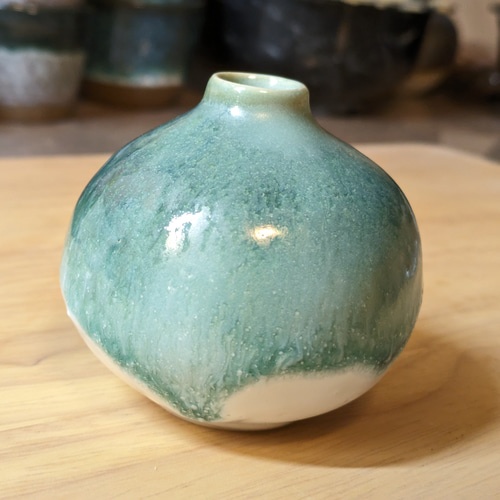 萩・織部釉の小さな一輪挿し 丸 一輪挿し・花瓶・花器 Atelier