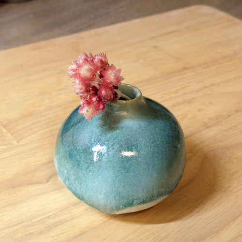 萩・織部釉の小さな一輪挿し 丸 一輪挿し・花瓶・花器 Atelier
