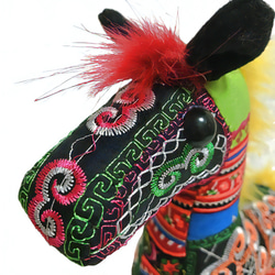 ベトナムの民族雑貨 クッションカバー 中南部少数民族の伝統的デザイン