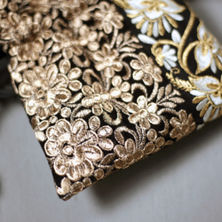インドブレードミニ巾着ポーチ　刺繍　スパンコール　花柄　ゴールド　ホワイト　アクセサリーポーチ　小物入れ 4枚目の画像