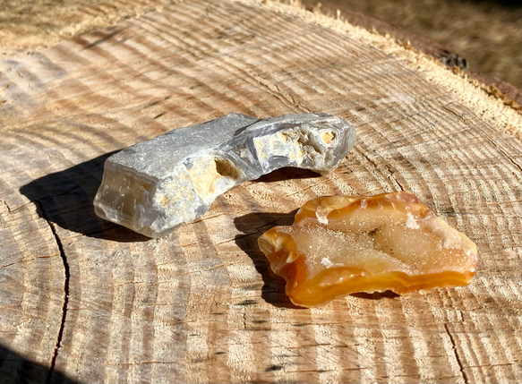 国産　青瑪瑙赤瑪瑙　原石　ペア2個　火水セット② 日本天然瑪瑙原矿 Japanese natural agate set 4枚目の画像