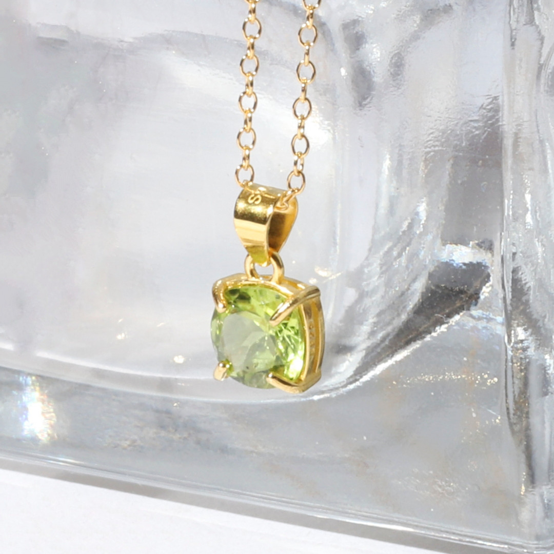 ペリドットスクエアカット一粒ネックレス◇金属アレルギー対応◇6㎜◇緑◇グリーン◇天然石◇8月◇誕生石【14kgf】