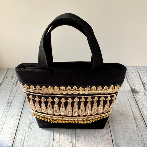 金の糸インド刺繍リボンと雫レースのトートバッグ トートバッグ muika.neko 通販|Creema(クリーマ) 16952397 金の糸インド刺繍リボンと雫レースのトートバッグ トートバッグ muika.neko 通販|Creema(クリーマ) 16952397