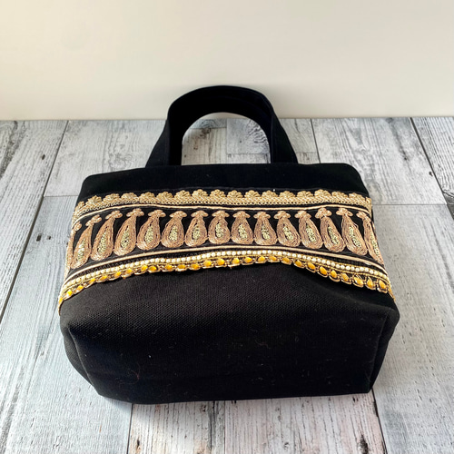 金の糸インド刺繍リボンと雫レースのトートバッグ【Sサイズ