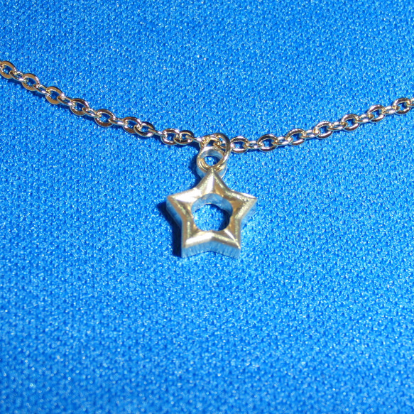 星形のネックレス 夜空に輝く星の一つ　真鍮製 5枚目の画像