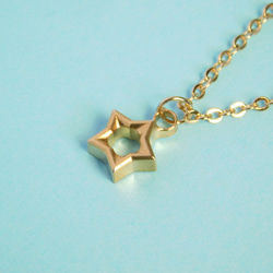 星形のネックレス 夜空に輝く星の一つ　真鍮製 4枚目の画像