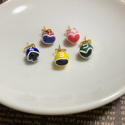 ミニチュアゴレンジャー　ピアス　ミニチュアハンドメイド　アクセサリー　レトロ 1枚目の画像