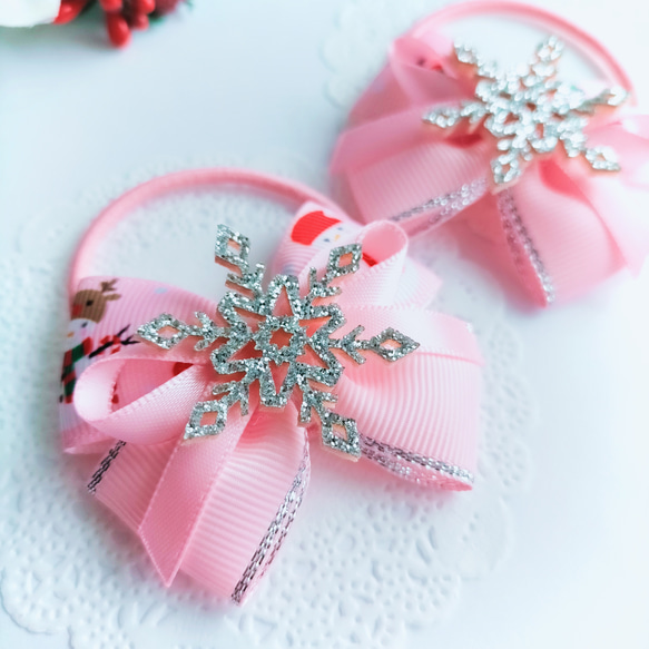 クリスマス☆キッズリボンヘアゴム＊雪の結晶と雪だるまのピンクリボン 2枚目の画像
