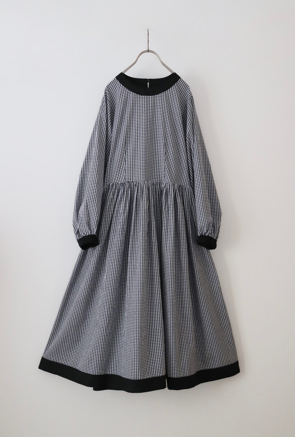 ギンガムチェックプリンセスワンピース　黒 フラワーワゴンプリントギンガムチェックワンピースSet/Roseline