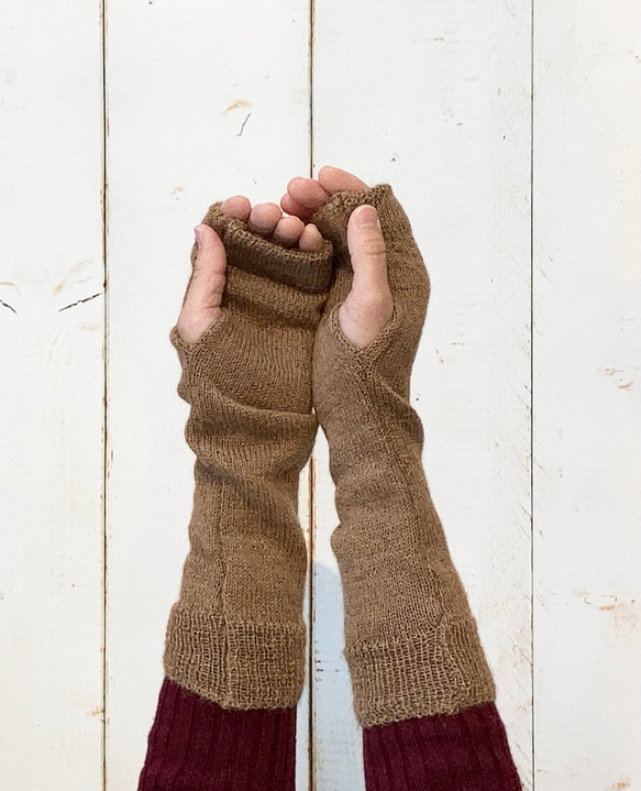 Ruby British Alpaca Arm-warmer (手編み機ニット） 7枚目の画像