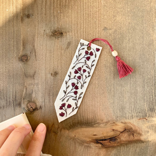 早い者勝ち‼️お値下げ中超希少品　刺繍入り　ヒグチユウコ　サイン入り 栞紐　特装版 サイン本☆Higuchi Yuko Artwarks ヒグチユウコ作品集 奥付入