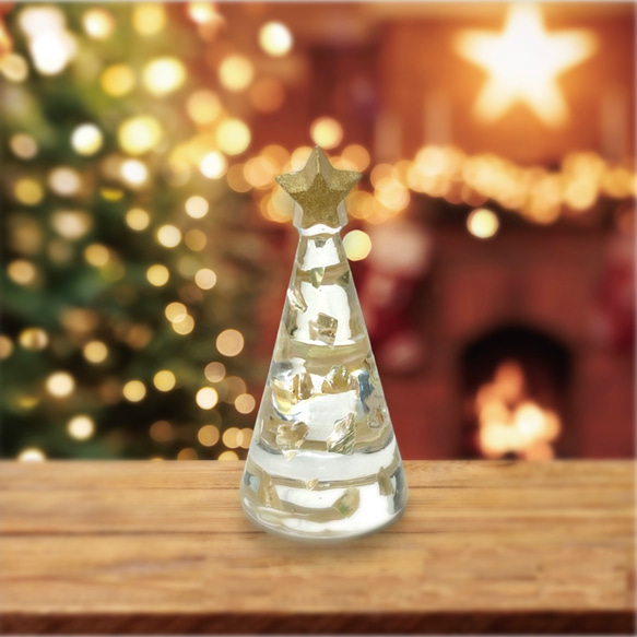 【ミニサイズ】アワビの輝きが鮮やか！シンプルなクリスマスツリー　クリア。レジン製。 1枚目の画像