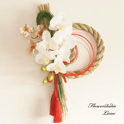 【しめ縄】新作　胡蝶蘭とハナミズキのお正月飾り（М）　 1枚目の画像