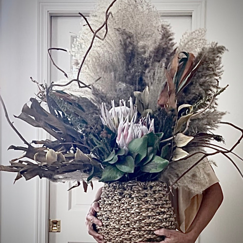 ネイティブフラワー バスケットアレンジメント｜プロテア×バンクシア