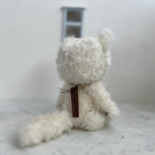 ねこの着ぐるみを着たにゃんこ(ホワイト) テディベアタイプ 羊毛