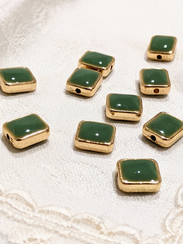 スクエア ビーズ オリーブ 6個 通し穴 四角 パーツ 2枚目の画像
