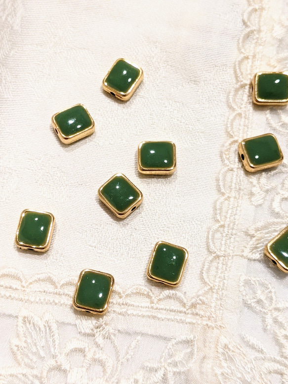 スクエア ビーズ オリーブ 6個 通し穴 四角 パーツ 1枚目の画像