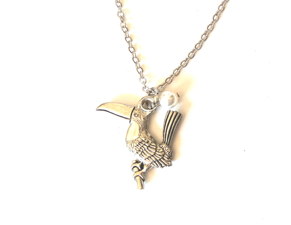 【　トゥッカーノ　日本名　オオハシ（鳥）シルバーカラー　の　ネックレス】アメリカ製素材 3枚目の画像