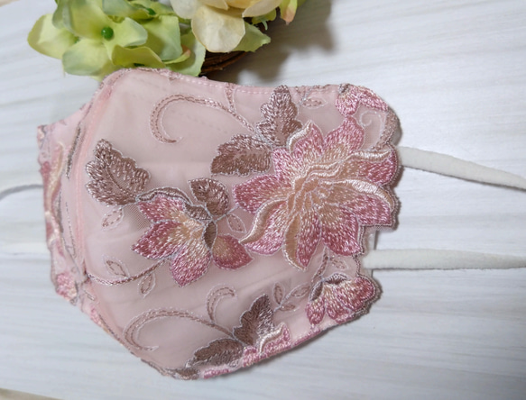 【送料込み】 不織布マスクカバー くすみピンク  花柄刺繍 刺繍  肌に優しい 3枚目の画像