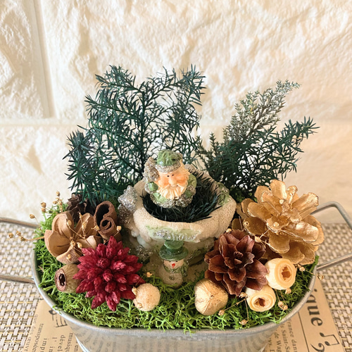 森の中に住むサンタさんのクリスマススワッグ