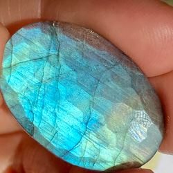 ハニカムカット♢ハイグレード ライトブルー ラブラドライト ルース 68  天然石 天然色 15枚目の画像