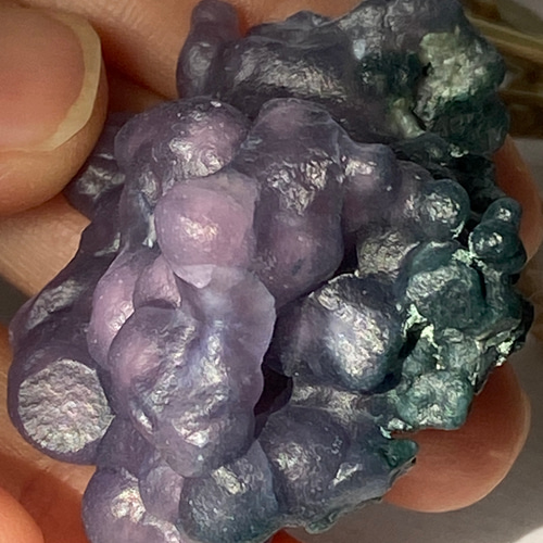 奇妙に美しい メタリックな光沢をもつグレープアゲート 原石標本